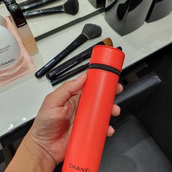 LIMITED EDITION CHANEL BRUSH AND MIRROR SET - Picture 6 of 6